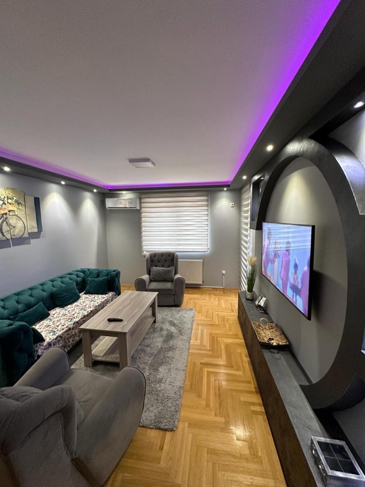 Apartman Lux S&V 1 Lukavica Istocno Sarajevo Hilandarska Centarアパートメント エクステリア 写真