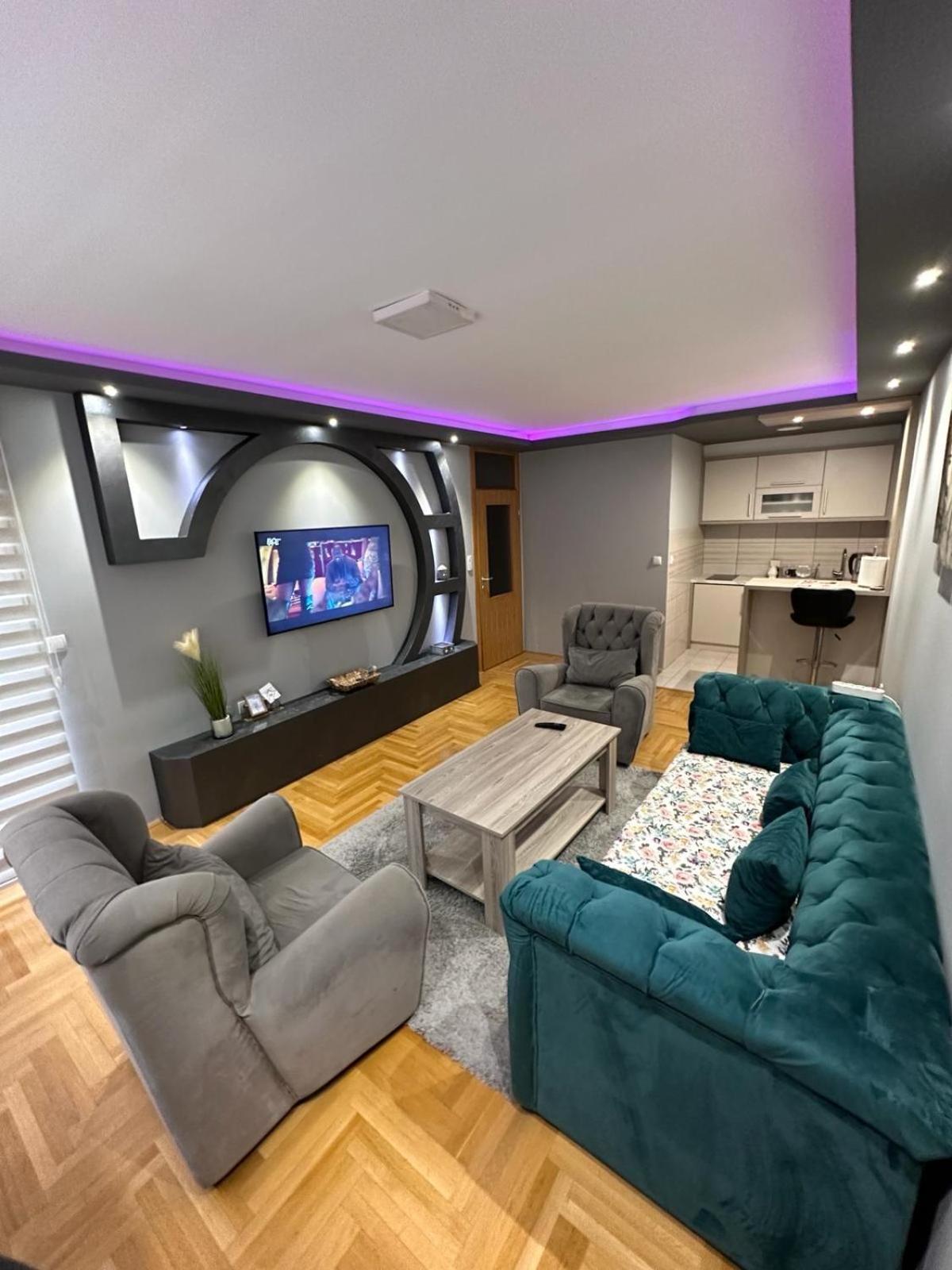 Apartman Lux S&V 1 Lukavica Istocno Sarajevo Hilandarska Centarアパートメント エクステリア 写真