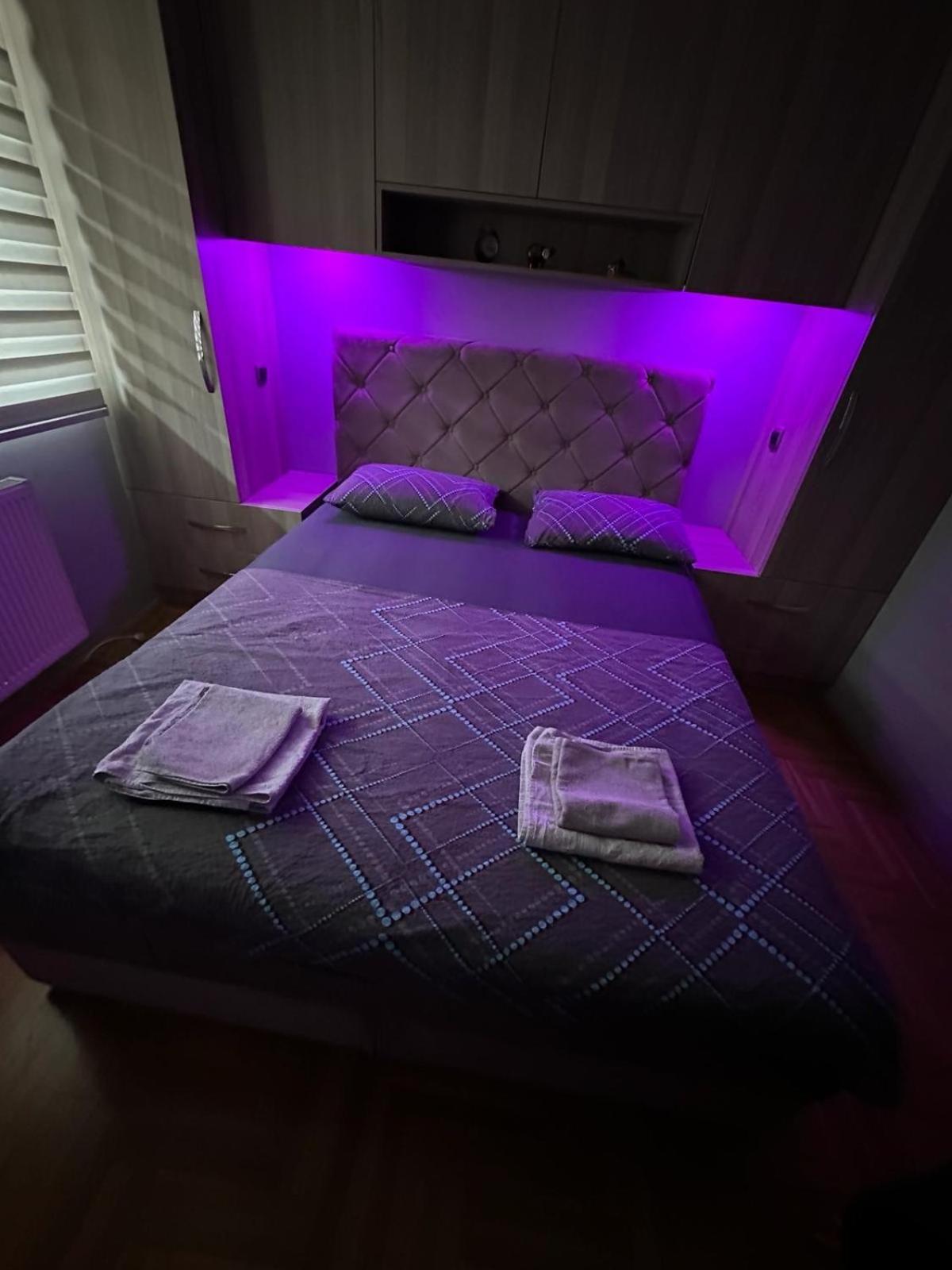 Apartman Lux S&V 1 Lukavica Istocno Sarajevo Hilandarska Centarアパートメント エクステリア 写真